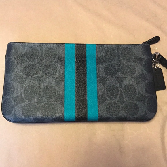 Authentic Brand new with tag Coach Wristlet! - Picture 3 of 4